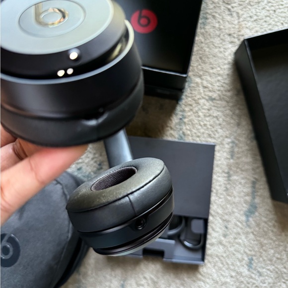 Beats Solo 3 NEW - Picture 5 of 6